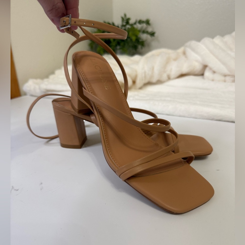 Lacuone strappy heel sandals size 9